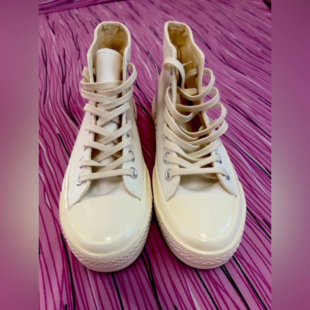 Women’s White Canvas High Top Sneakers for Everyday Use
